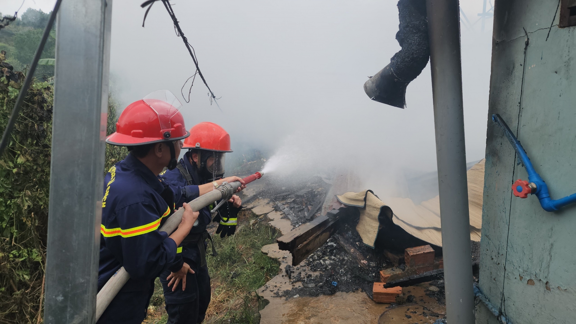 Vụ cháy khiến 3 cháu bé tử vong: Mẹ khóa cửa đi mua bỉm, sữa- Ảnh 2.