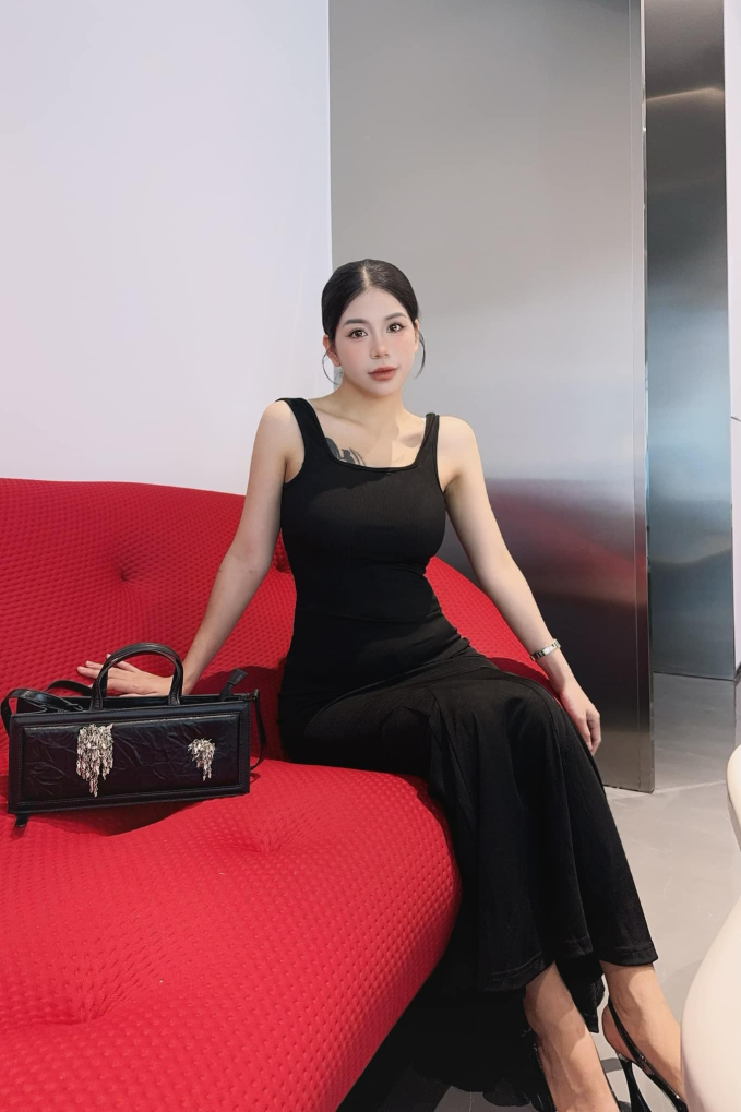 Trước vụ chồng kiếm chuyện, khả năng kiếm tiền của Hằng Du Mục gây choáng: Đạt 72 tỷ trong mega livestream, bỏ túi 2,5 - 5 tỷ?- Ảnh 1. Trước vụ chồng kiếm chuyện, khả năng kiếm tiền của Hằng Du Mục gây choáng: Đạt 72 tỷ trong mega livestream, bỏ túi 2,5 - 5 tỷ?- Ảnh 1.