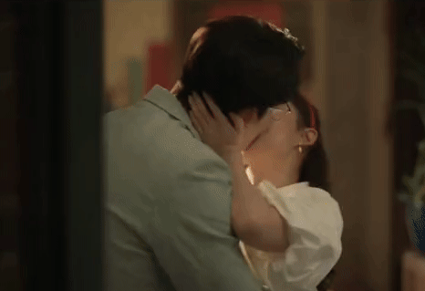 Học theo kiểu yêu đương của Lưu Diệc Phi trong Câu Chuyện Hoa Hồng kiểu gì cũng toang!- Ảnh 3. Học theo kiểu yêu đương của Lưu Diệc Phi trong Câu Chuyện Hoa Hồng kiểu gì cũng toang!- Ảnh 3.