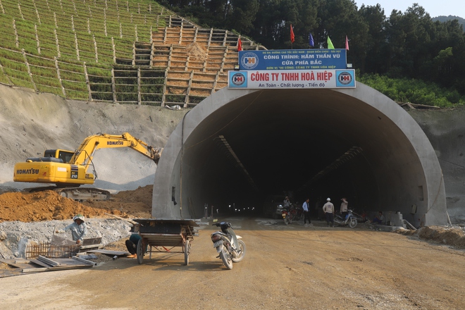 Tuyến cao tốc 50km trị giá 11.150 tỷ đồng, kết nối Thủ đô với tỉnh rộng nhất Việt Nam "hối hả" về đích- Ảnh 7.