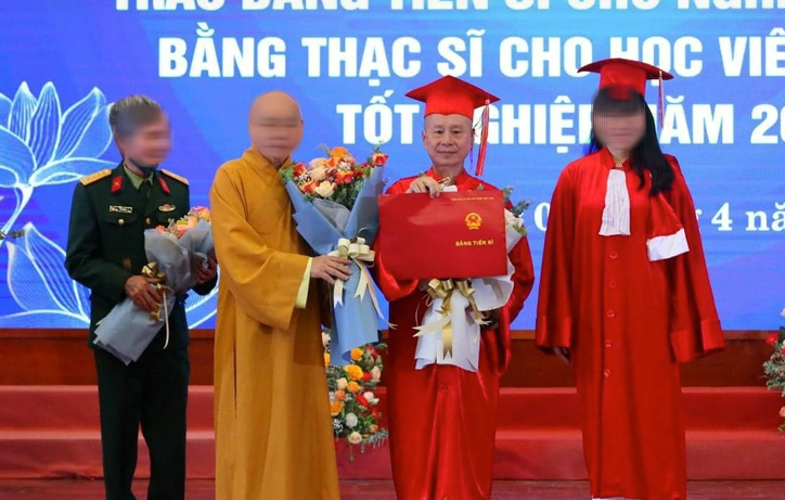 Bộ GD-ĐT yêu cầu báo cáo khẩn về việc Thượng tọa Thích Chân Quang học tiến sĩ trong 2 năm- Ảnh 1.