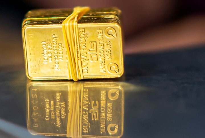 Vàng miếng SJC giảm thêm 2 triệu đồng/lượng, thu hẹp khoảng cách với thế giới- Ảnh 1.