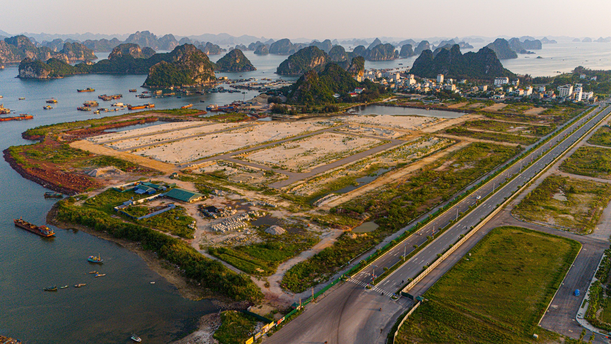 Toàn cảnh khu vực ven biển dài 13 km là tâm điểm phát triển bất động sản của huyện có cả sân bay, cảng biển, đường cao tốc- Ảnh 7. Toàn cảnh khu vực ven biển dài 13 km là tâm điểm phát triển bất động sản của huyện có cả sân bay, cảng biển, đường cao tốc- Ảnh 7.