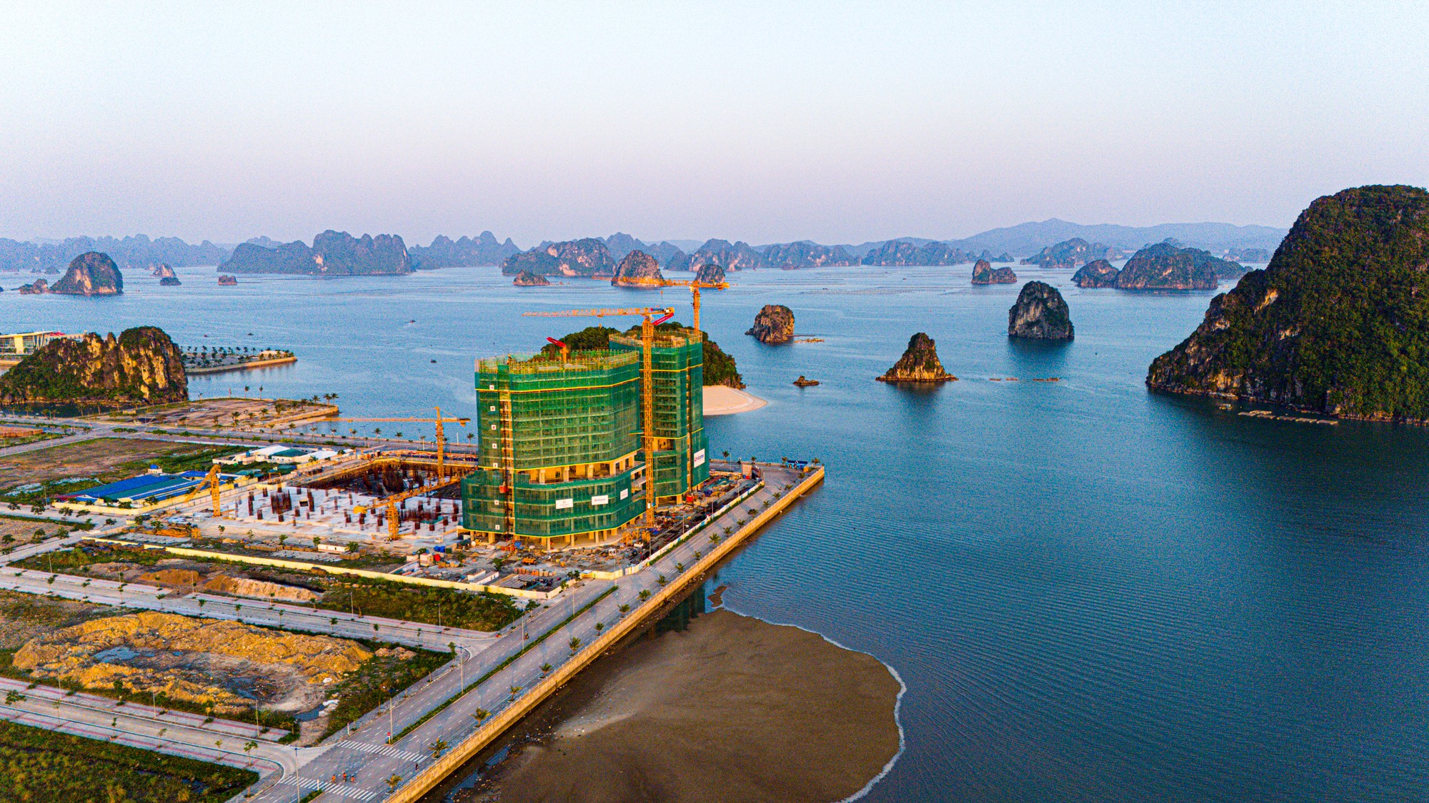 Toàn cảnh khu vực ven biển dài 13 km là tâm điểm phát triển bất động sản của huyện có cả sân bay, cảng biển, đường cao tốc- Ảnh 10. Toàn cảnh khu vực ven biển dài 13 km là tâm điểm phát triển bất động sản của huyện có cả sân bay, cảng biển, đường cao tốc- Ảnh 10.