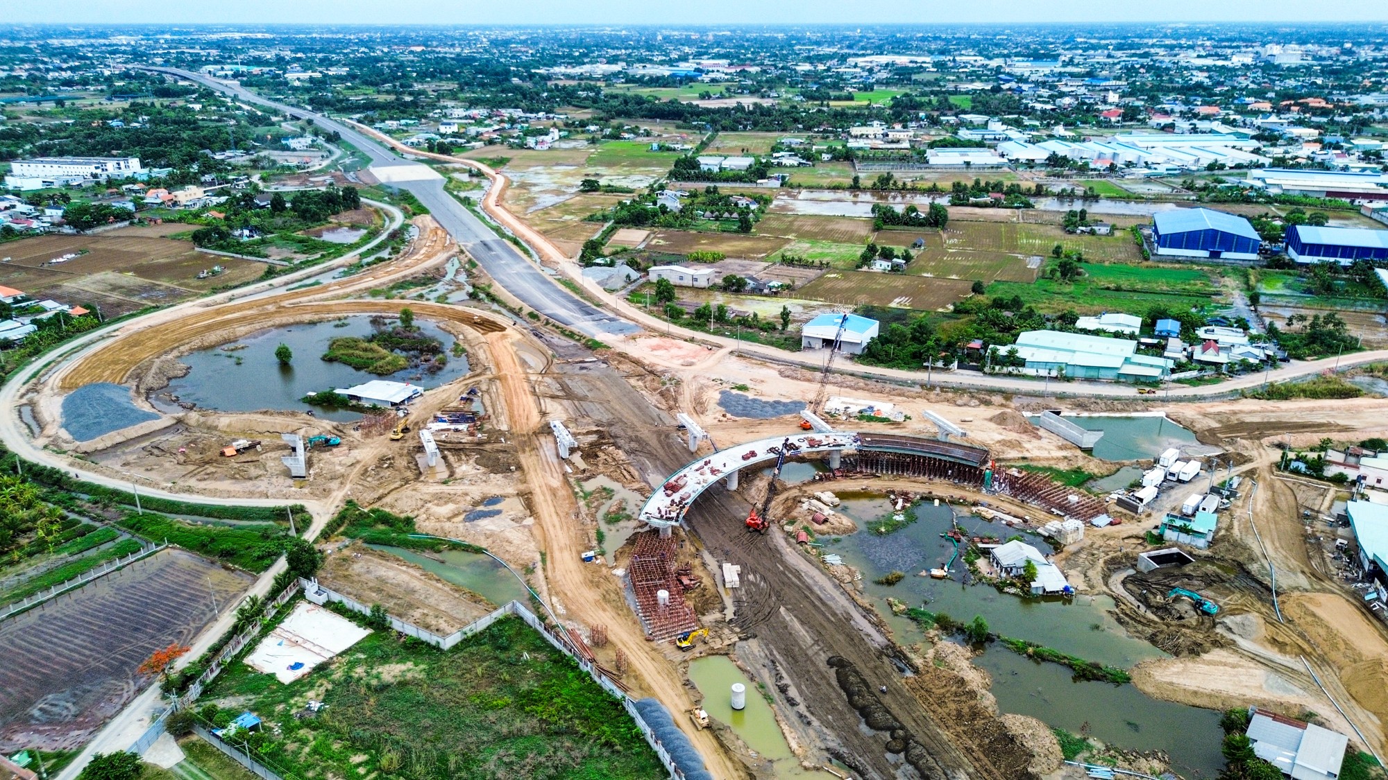 Toàn cảnh “siêu nút giao” kết nối 3 cao tốc trị giá hơn 110.000 tỷ đang dần thành hình- Ảnh 4.