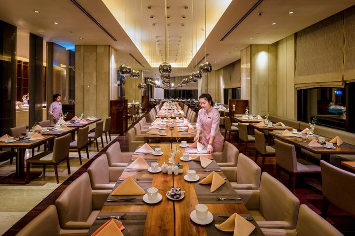 Tại sao nhân viên nhà hàng buffet liên tục dọn đĩa ăn?- Ảnh 3.