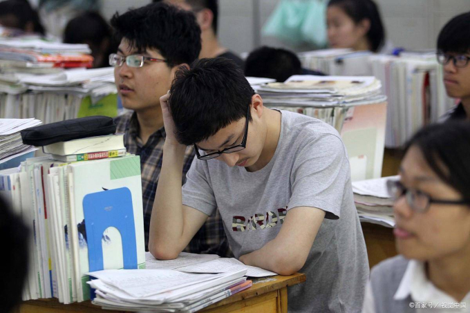 2024 là kỳ thi đại học khốc liệt nhất lịch sử Trung Quốc: Hơn 13 triệu thí sinh cạnh tranh, đề thi theo dạng mới cực khó- Ảnh 2. 2024 là kỳ thi đại học khốc liệt nhất lịch sử Trung Quốc: Hơn 13 triệu thí sinh cạnh tranh, đề thi theo dạng mới cực khó- Ảnh 2.