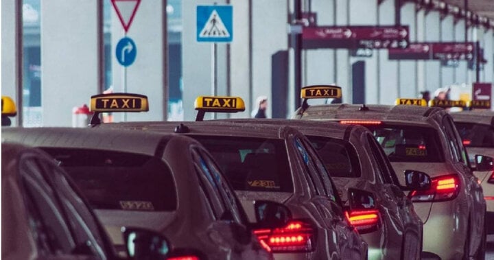 Trễ chuyến bay 1 phút do taxi chậm 8 phút, cô gái kiện đòi bồi thường- Ảnh 1.