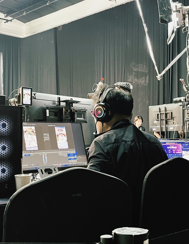 Lần đầu đến tận studio Quyền Leo Daily xem rõ quy trình tổ chức 1 phiên live, phụ huynh ngồi dưới lo con lỗ vốn vỡ nợ- Ảnh 5. Lần đầu đến tận studio Quyền Leo Daily xem rõ quy trình tổ chức 1 phiên live, phụ huynh ngồi dưới lo con lỗ vốn vỡ nợ- Ảnh 5.