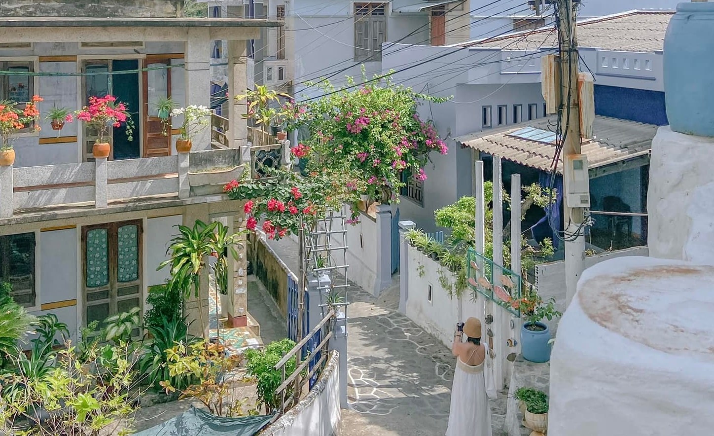 Phát hiện ngôi làng ven biển như châu Âu thu nhỏ, cách thành phố 20km, du khách nhận xét: Cảnh như phim- Ảnh 1. Phát hiện ngôi làng ven biển như châu Âu thu nhỏ, cách thành phố 20km, du khách nhận xét: Cảnh như phim- Ảnh 1.