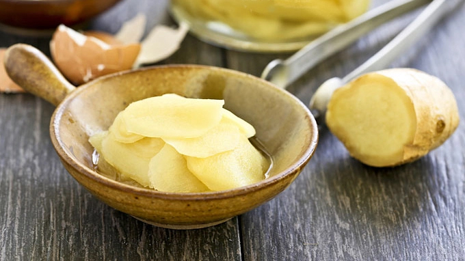 Ngậm 1 miếng gừng vào miệng mỗi sáng, dù nam hay nữ cũng sẽ gặp 3 điều tốt đẹp đến với cơ thể!- Ảnh 1.