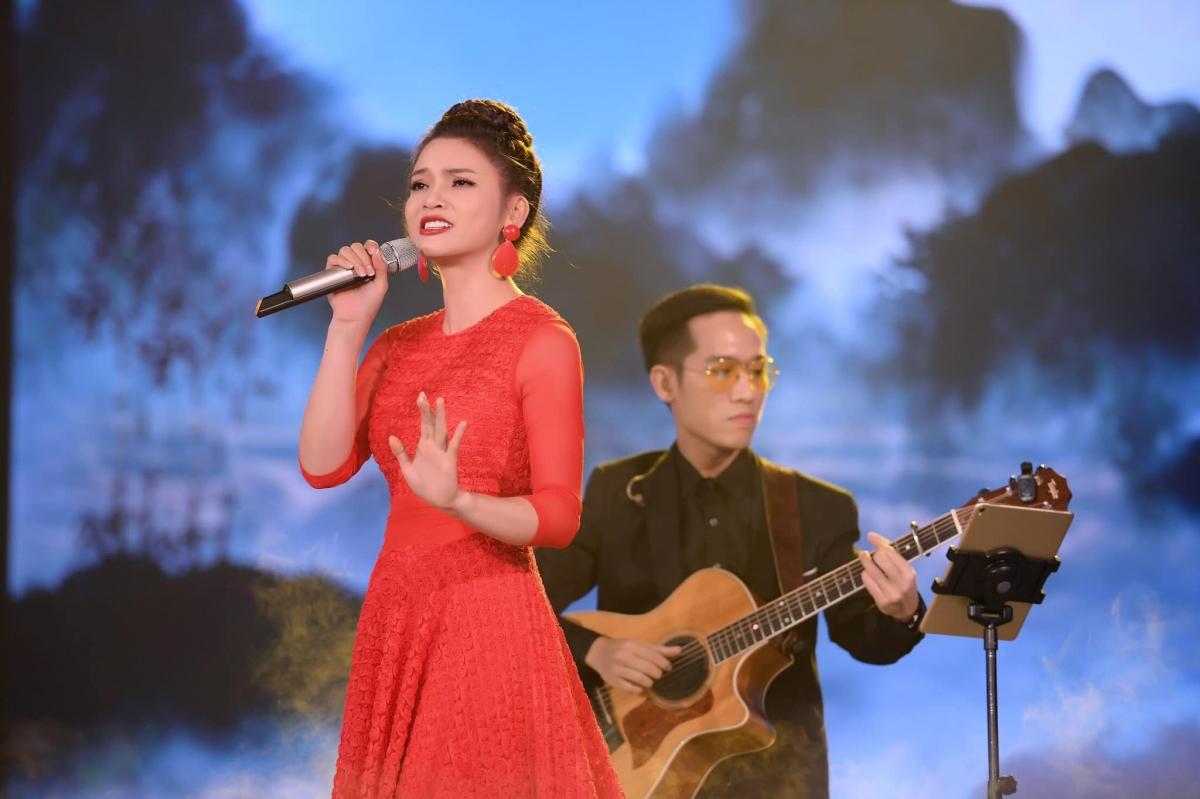Nữ ca sĩ trẻ nhất được phong tặng NSND: Qua 2 lần đò nhưng không con, 42 tuổi sống an yên trong ngôi biệt phủ rộng hơn 8.000m2- Ảnh 2. Nữ ca sĩ trẻ nhất được phong tặng NSND: Qua 2 lần đò nhưng không con, 42 tuổi sống an yên trong ngôi biệt phủ rộng hơn 8.000m2- Ảnh 2.