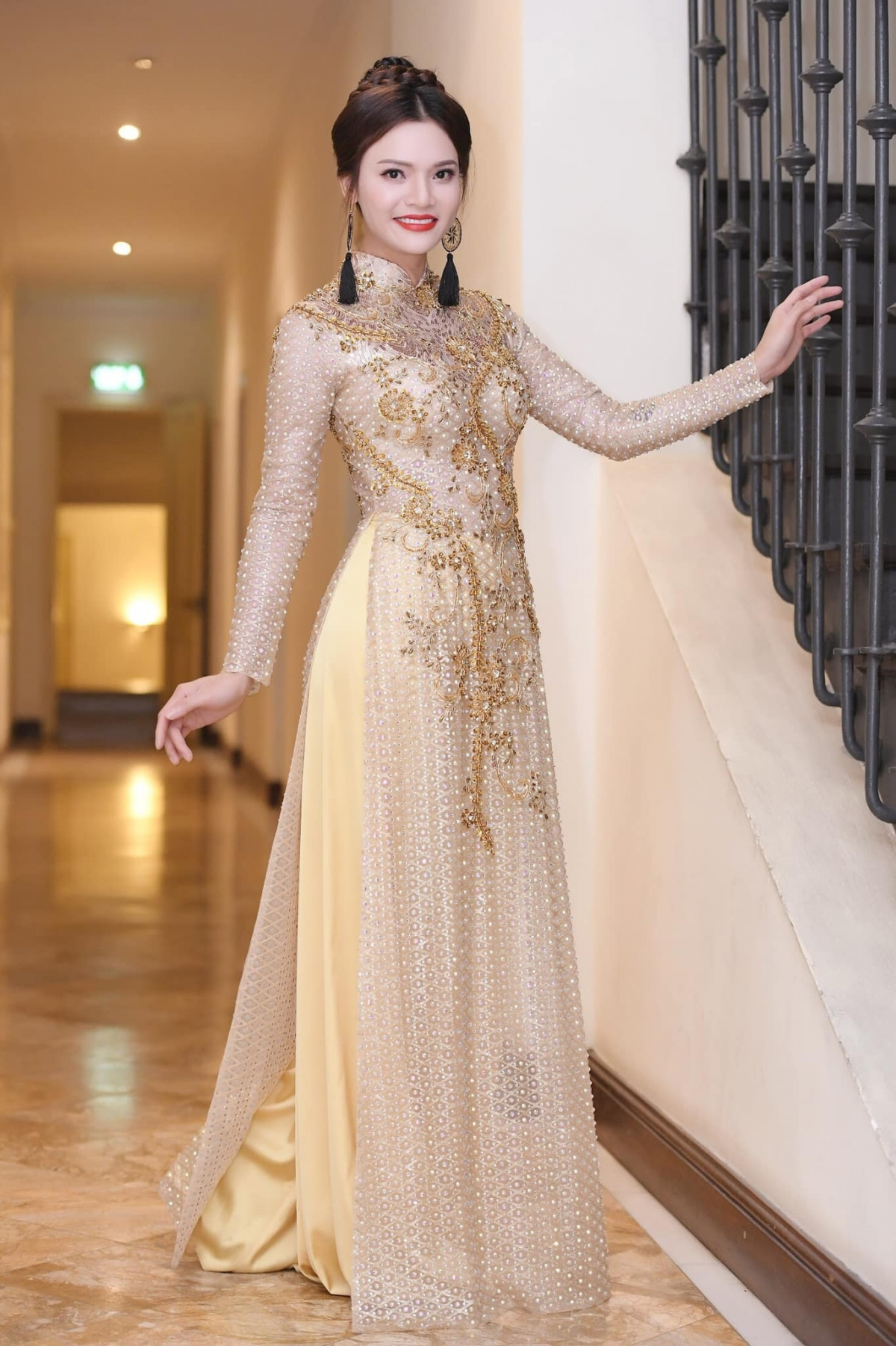 Nữ ca sĩ trẻ nhất được phong tặng NSND: Qua 2 lần đò nhưng không con, 42 tuổi sống an yên trong ngôi biệt phủ rộng hơn 8.000m2- Ảnh 3. Nữ ca sĩ trẻ nhất được phong tặng NSND: Qua 2 lần đò nhưng không con, 42 tuổi sống an yên trong ngôi biệt phủ rộng hơn 8.000m2- Ảnh 3.