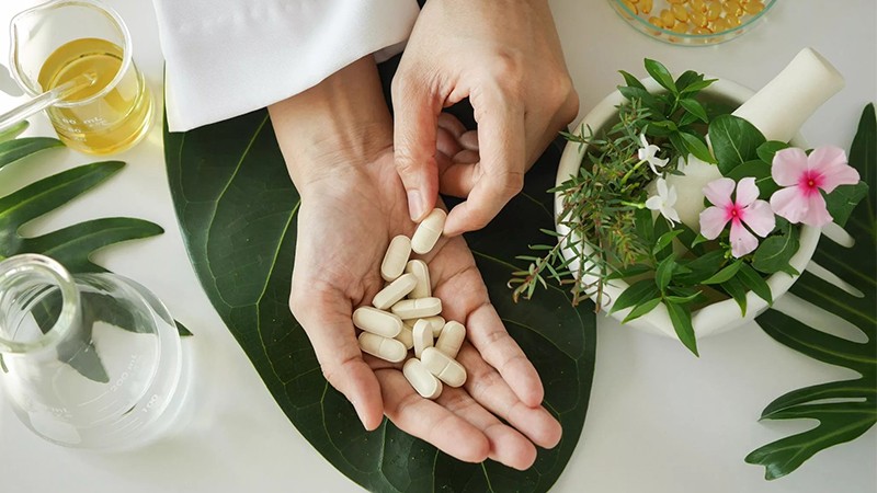 Cô gái trẻ bị suy gan, suy thận do uống 1 thứ nhiều chị em thích, chuyên gia chia sẻ cách dùng để vừa đẹp lại vừa khỏe- Ảnh 4.