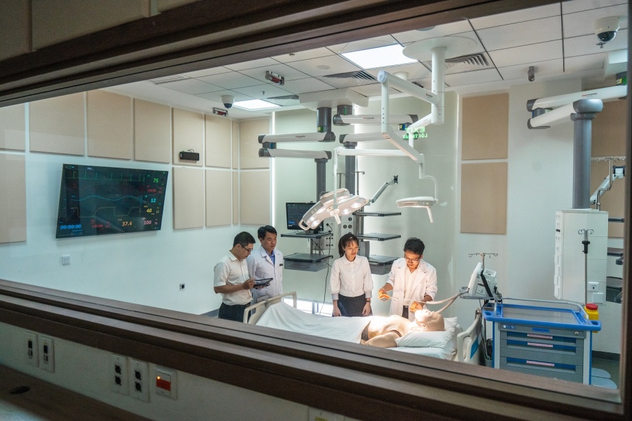 So kè hệ thống giáo dục từ tiểu học đến đại học do 2 “đại gia” Việt bao trọn: Danh sách trải dài từ Bắc đến Nam, “nhập khẩu” chương trình học Mỹ, Anh, học phí bậc ĐH chênh nhau ngỡ ngàng- Ảnh 15. So kè hệ thống giáo dục từ tiểu học đến đại học do 2 “đại gia” Việt bao trọn: Danh sách trải dài từ Bắc đến Nam, “nhập khẩu” chương trình học Mỹ, Anh, học phí bậc ĐH chênh nhau ngỡ ngàng- Ảnh 15.