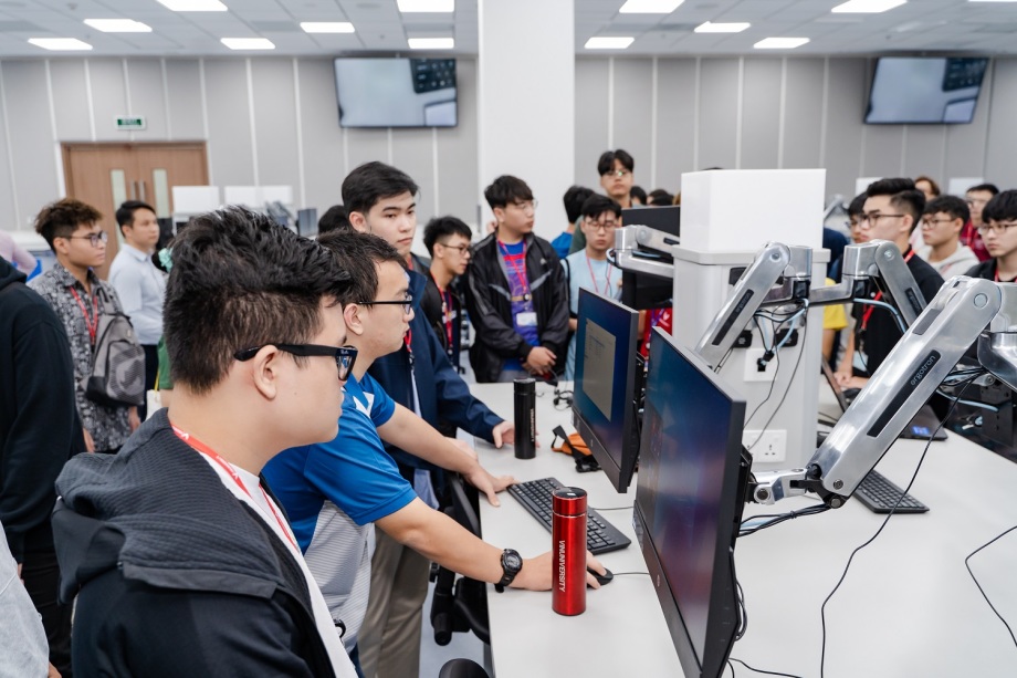 So kè hệ thống giáo dục từ tiểu học đến đại học do 2 “đại gia” Việt bao trọn: Danh sách trải dài từ Bắc đến Nam, “nhập khẩu” chương trình học Mỹ, Anh, học phí bậc ĐH chênh nhau ngỡ ngàng- Ảnh 11. So kè hệ thống giáo dục từ tiểu học đến đại học do 2 “đại gia” Việt bao trọn: Danh sách trải dài từ Bắc đến Nam, “nhập khẩu” chương trình học Mỹ, Anh, học phí bậc ĐH chênh nhau ngỡ ngàng- Ảnh 11.