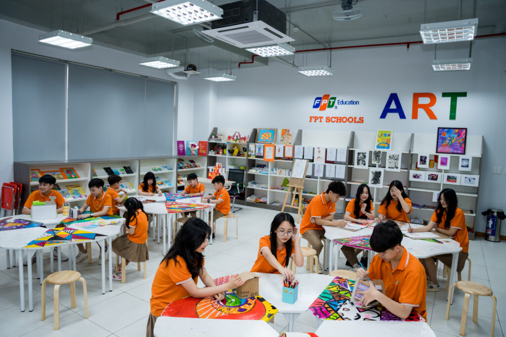 So kè hệ thống giáo dục từ tiểu học đến đại học do 2 “đại gia” Việt bao trọn: Danh sách trải dài từ Bắc đến Nam, “nhập khẩu” chương trình học Mỹ, Anh, học phí bậc ĐH chênh nhau ngỡ ngàng- Ảnh 5. So kè hệ thống giáo dục từ tiểu học đến đại học do 2 “đại gia” Việt bao trọn: Danh sách trải dài từ Bắc đến Nam, “nhập khẩu” chương trình học Mỹ, Anh, học phí bậc ĐH chênh nhau ngỡ ngàng- Ảnh 5.