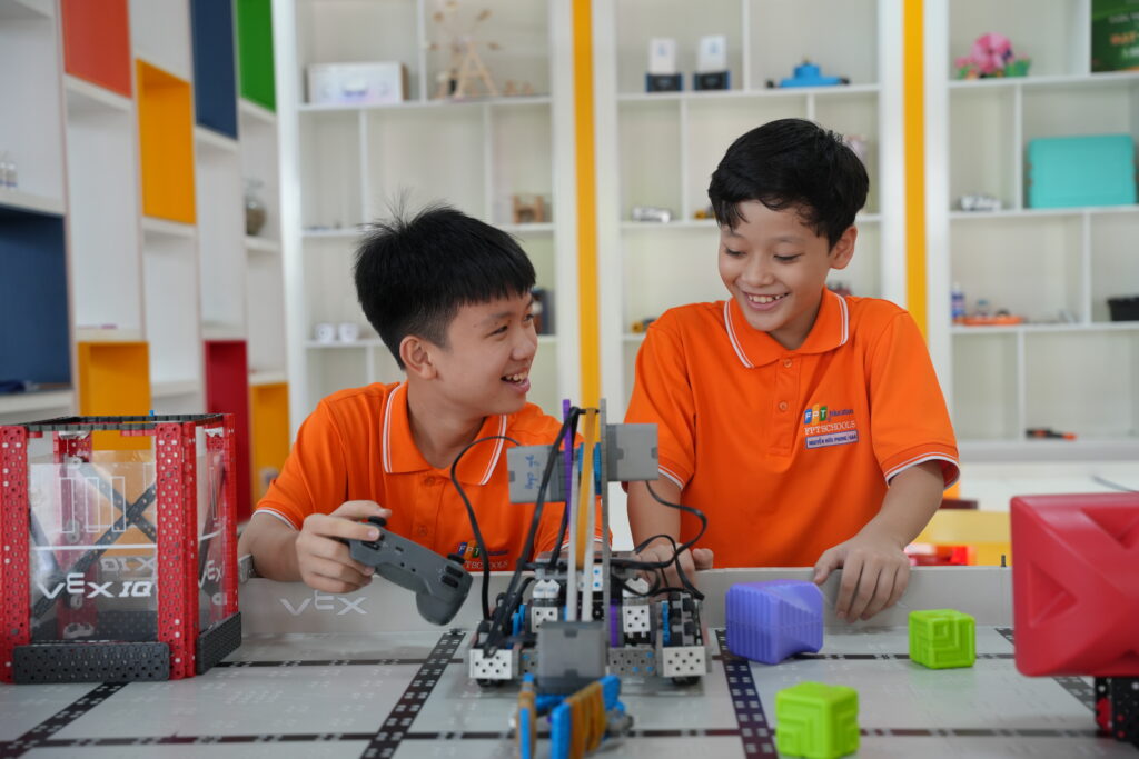 So kè hệ thống giáo dục từ tiểu học đến đại học do 2 “đại gia” Việt bao trọn: Danh sách trải dài từ Bắc đến Nam, “nhập khẩu” chương trình học Mỹ, Anh, học phí bậc ĐH chênh nhau ngỡ ngàng- Ảnh 2. So kè hệ thống giáo dục từ tiểu học đến đại học do 2 “đại gia” Việt bao trọn: Danh sách trải dài từ Bắc đến Nam, “nhập khẩu” chương trình học Mỹ, Anh, học phí bậc ĐH chênh nhau ngỡ ngàng- Ảnh 2.