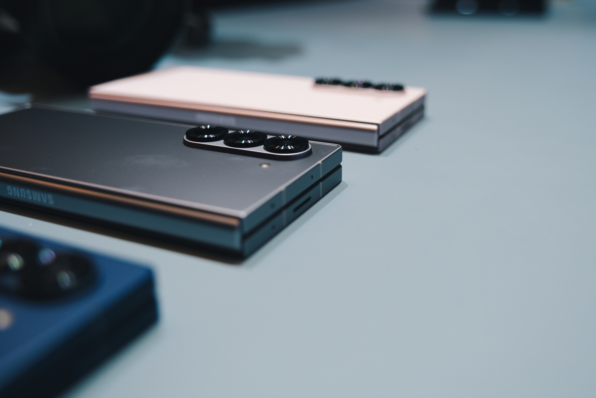 Điện thoại gập Samsung Galaxy Z Fold6 ra mắt: Thiết kế siêu mỏng siêu nhẹ, tích hợp AI "xịn xò", giá bán lên đến 55 triệu đồng- Ảnh 6. Điện thoại gập Samsung Galaxy Z Fold6 ra mắt: Thiết kế siêu mỏng siêu nhẹ, tích hợp AI "xịn xò", giá bán lên đến 55 triệu đồng- Ảnh 6.
