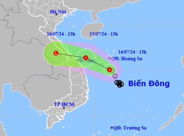 Áp thấp nhiệt đới áp sát, miền Trung mưa rất to- Ảnh 1.