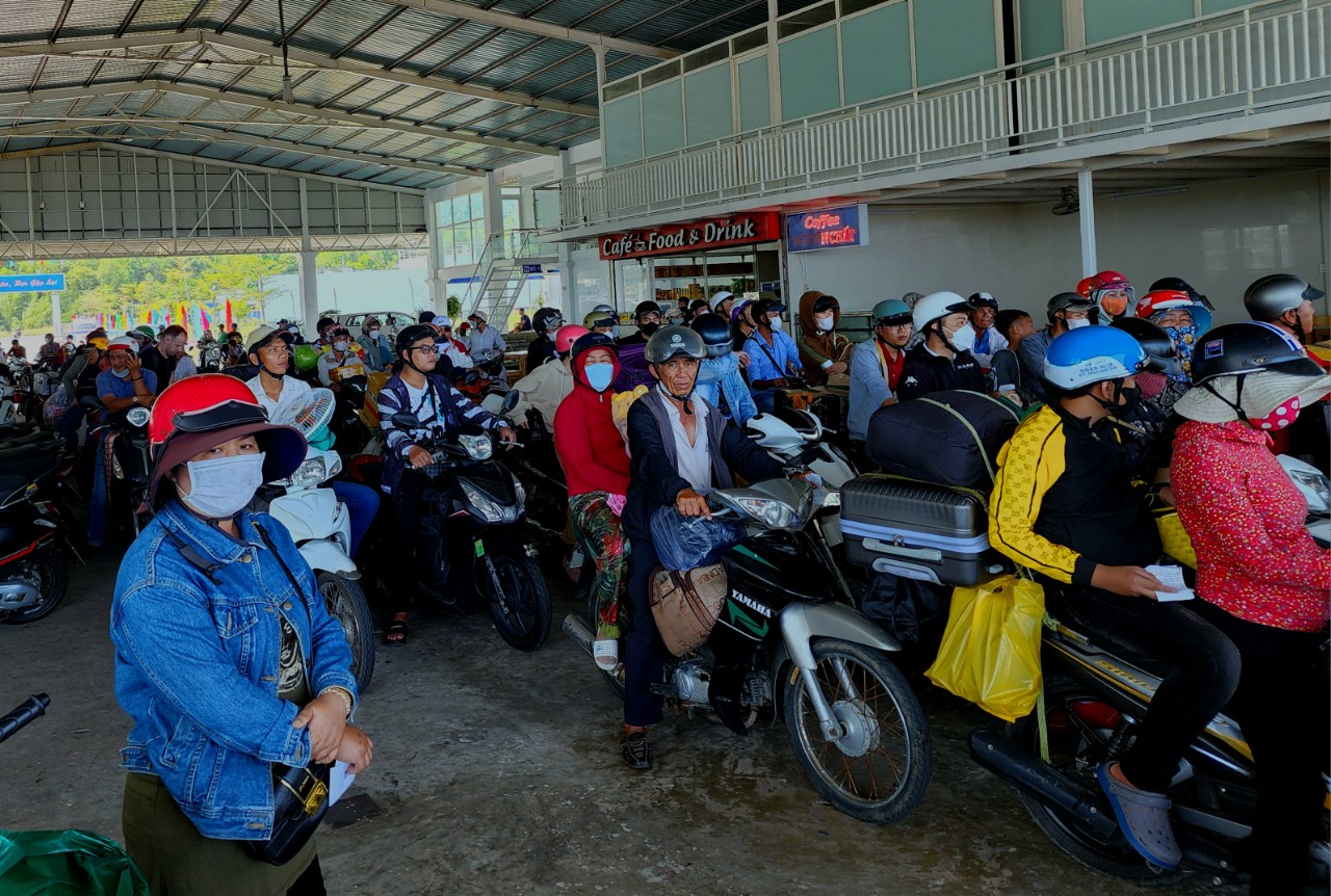 Hơn 700 khách kẹt trên đảo Nam Du, hàng ngàn khách đã rời Phú Quốc- Ảnh 1.