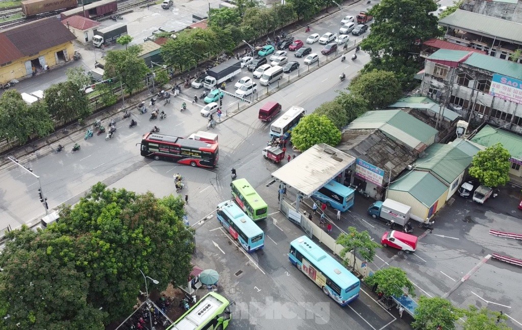 Sau 'nắn' hành trình, xe khách xuất bến Giáp Bát thế nào?- Ảnh 2.