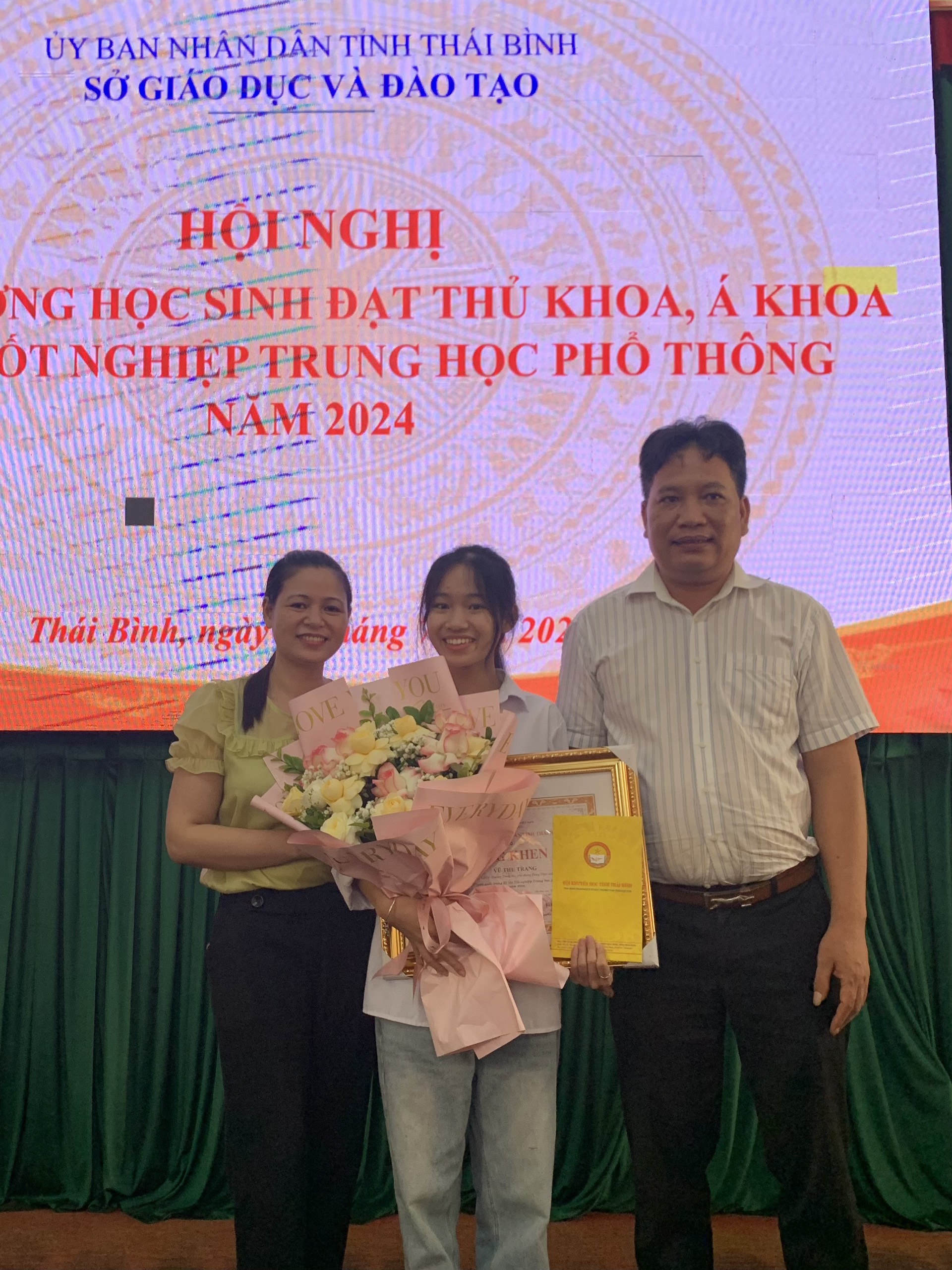 Thế nào là "con nhà người ta"? Không đi học thêm vẫn là thủ khoa toàn quốc, còn là cô chủ shop kinh doanh riêng- Ảnh 5.