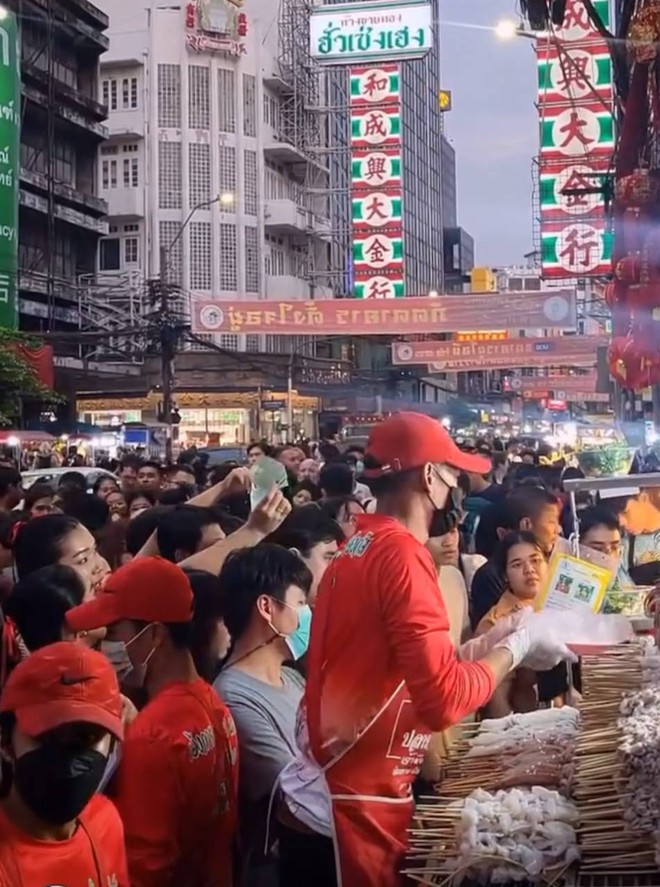 Nhờ hiệu ứng của "báu vật Thái Lan" mà điểm du lịch này trở nên quá tải, hàng quán thi nhau hốt bạc- Ảnh 17.