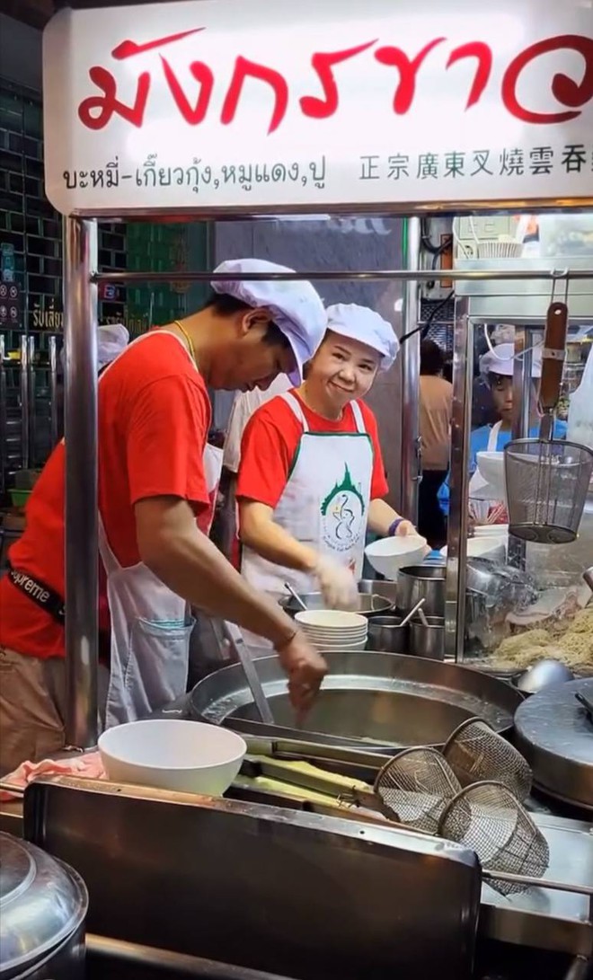 Nhờ hiệu ứng của báu vật Thái Lan mà điểm du lịch này trở nên quá tải, hàng quán thi nhau hốt bạc- Ảnh 19.