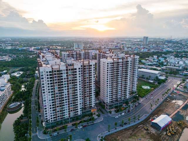 Savills: TP Hồ Chi Minh “cạn” nhà ở bình dân- Ảnh 1.