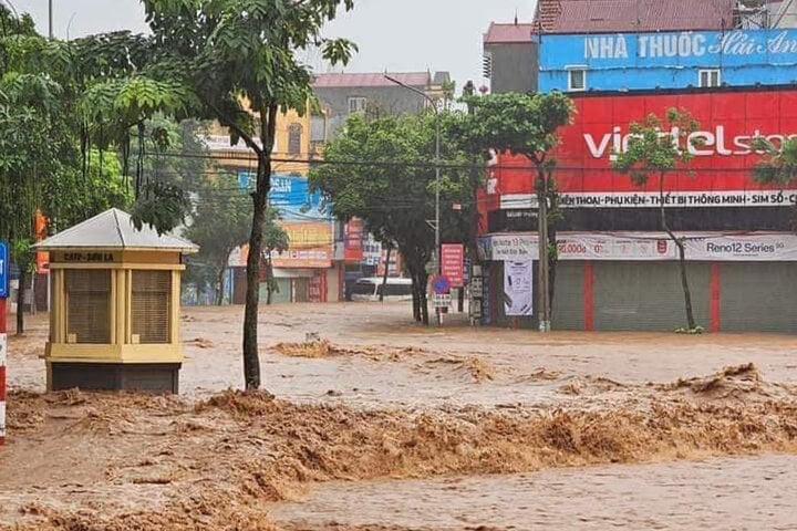 Lũ cuồn cuộn đổ về, người Sơn La thâu đêm chạy lụt- Ảnh 4.