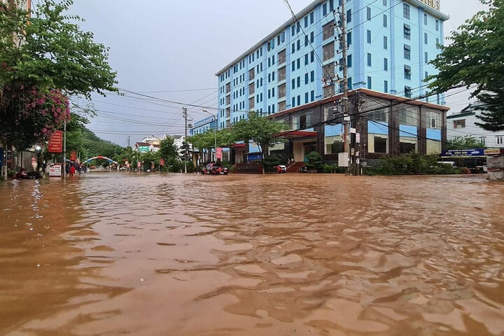 Lũ cuồn cuộn đổ về, người Sơn La thâu đêm chạy lụt- Ảnh 3.