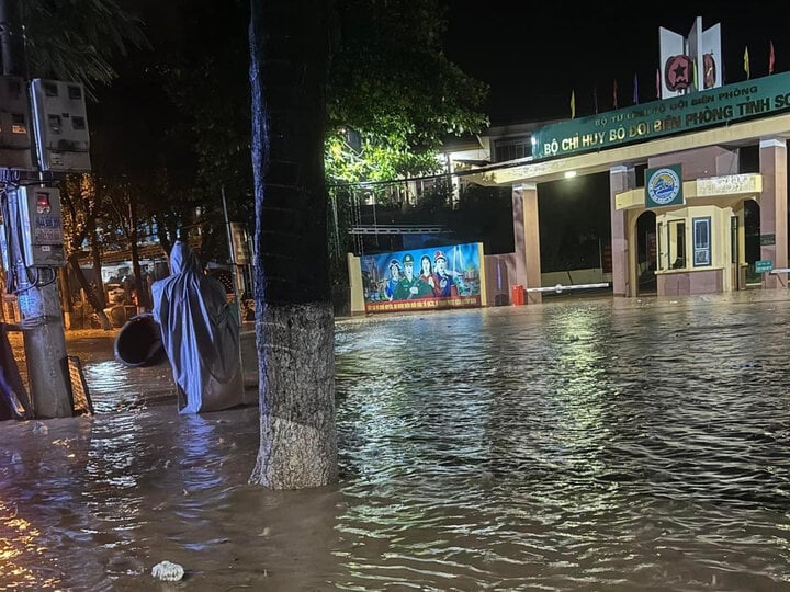 Lũ cuồn cuộn đổ về, người Sơn La thâu đêm chạy lụt- Ảnh 6.