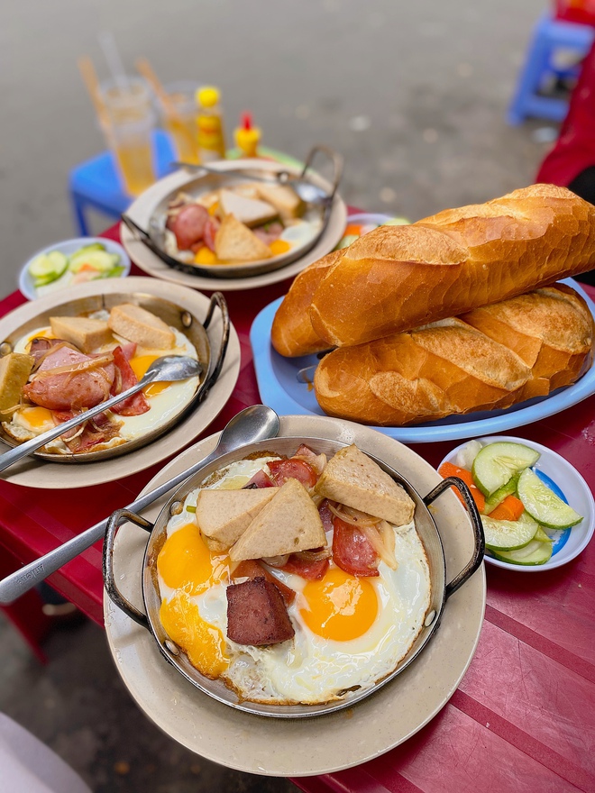 Hàng bánh mì chảo bị đồn chảnh nhất TP.HCM, hơn nửa thế kỷ vẫn giữ nguyên công thức khô khốc lạ kỳ- Ảnh 7.