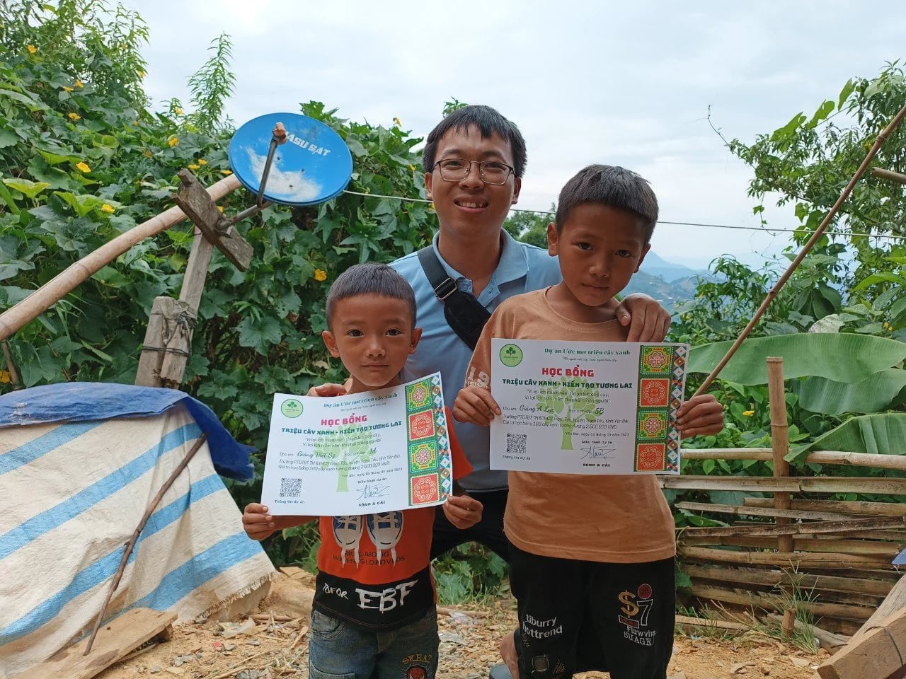 Chàng trai dân tộc Mông lớn lên cùng thiên tai, lũ lụt cùng người dân trồng hơn triệu cây xanh- Ảnh 13.