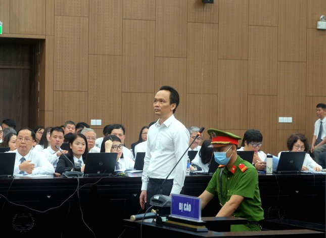 Cựu Chủ tịch FLC Trịnh Văn Quyết hối hận vì 'kéo' nhiều người thân, bạn bè vào vòng lao lý- Ảnh 1. Cựu Chủ tịch FLC Trịnh Văn Quyết hối hận vì 'kéo' nhiều người thân, bạn bè vào vòng lao lý- Ảnh 1.