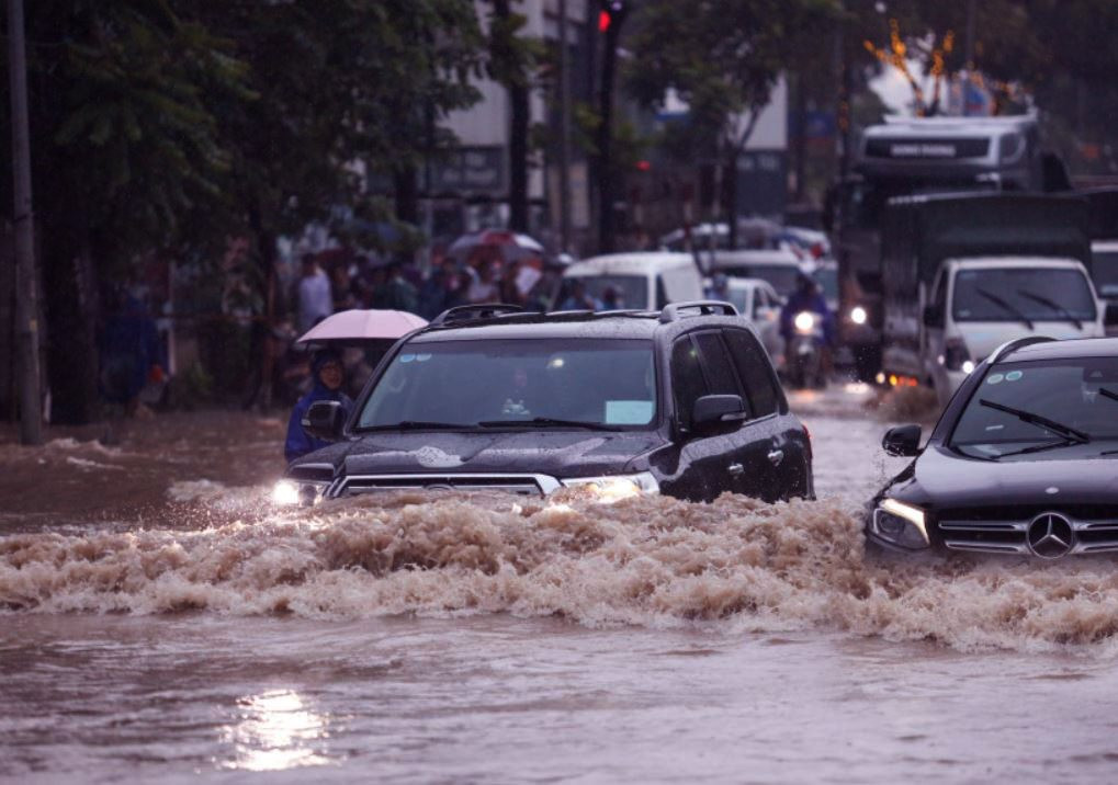 Bất động sản tuần qua: 'Biển nước' bao vây biệt thự, chung cư trăm triệu đồng/m2 tại Hà Nội, Chủ tịch Hà Đô và Vinaconex xin từ nhiệm, dự án của DOJI tại Hải Phòng có diễn biến mới- Ảnh 3.