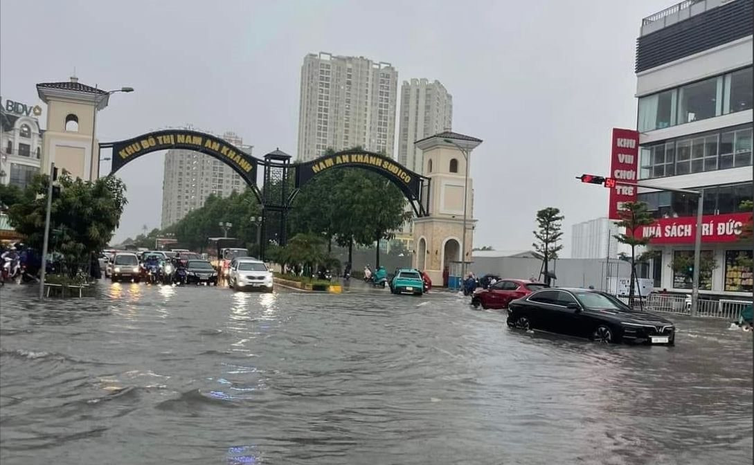 Bất động sản tuần qua: 'Biển nước' bao vây biệt thự, chung cư trăm triệu đồng/m2 tại Hà Nội, Chủ tịch Hà Đô và Vinaconex xin từ nhiệm, dự án của DOJI tại Hải Phòng có diễn biến mới- Ảnh 2.