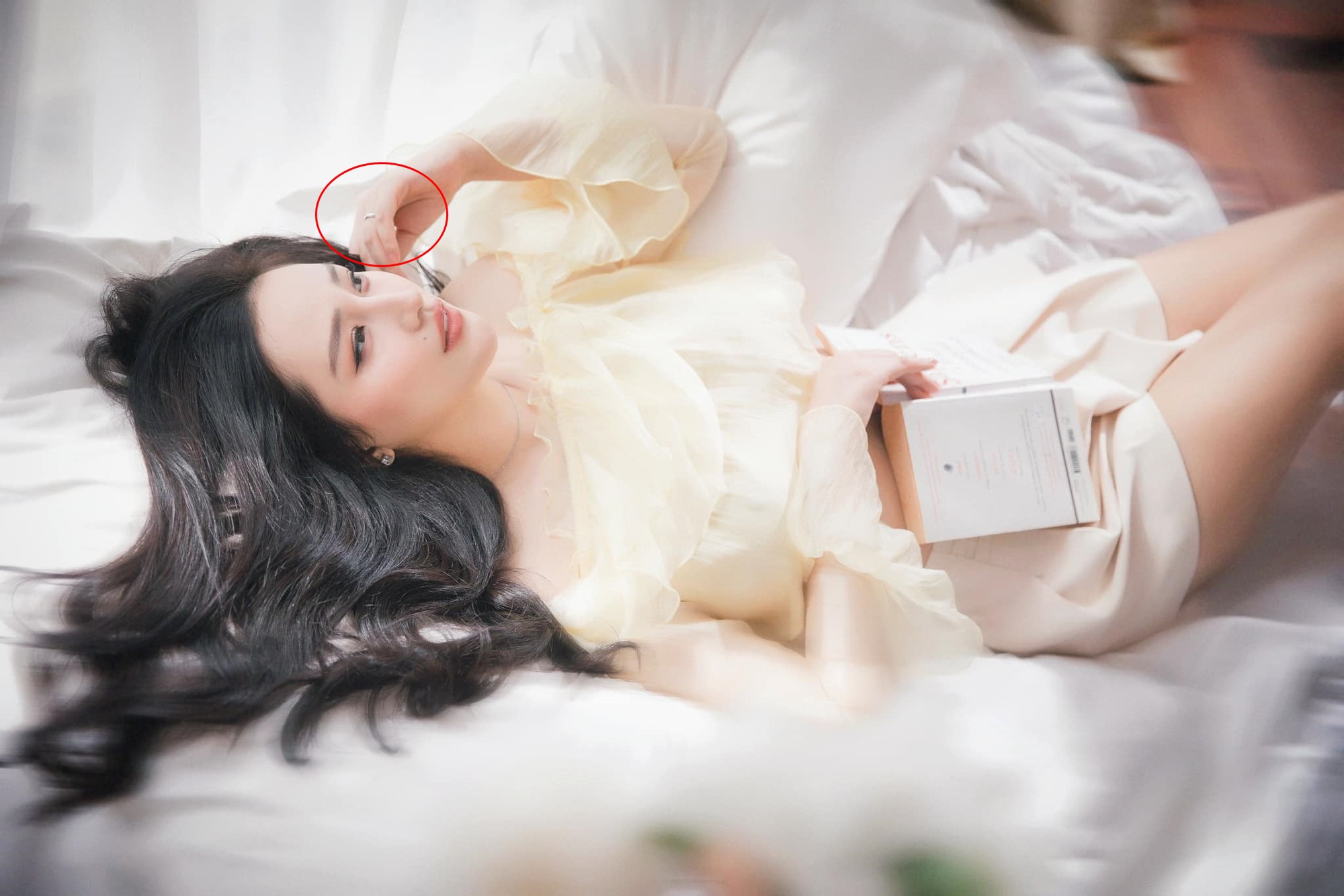 HOT: Hoa hậu Mai Phương Thúy lên xe hoa- Ảnh 4. HOT: Hoa hậu Mai Phương Thúy lên xe hoa- Ảnh 4.