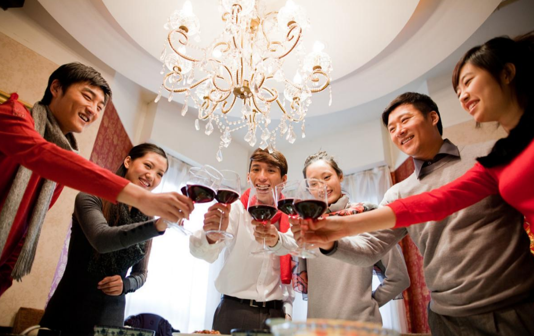 44 tuổi đi họp lớp, lớp trưởng tuyên bố bao toàn bộ 20 người, 3 ngày ...
