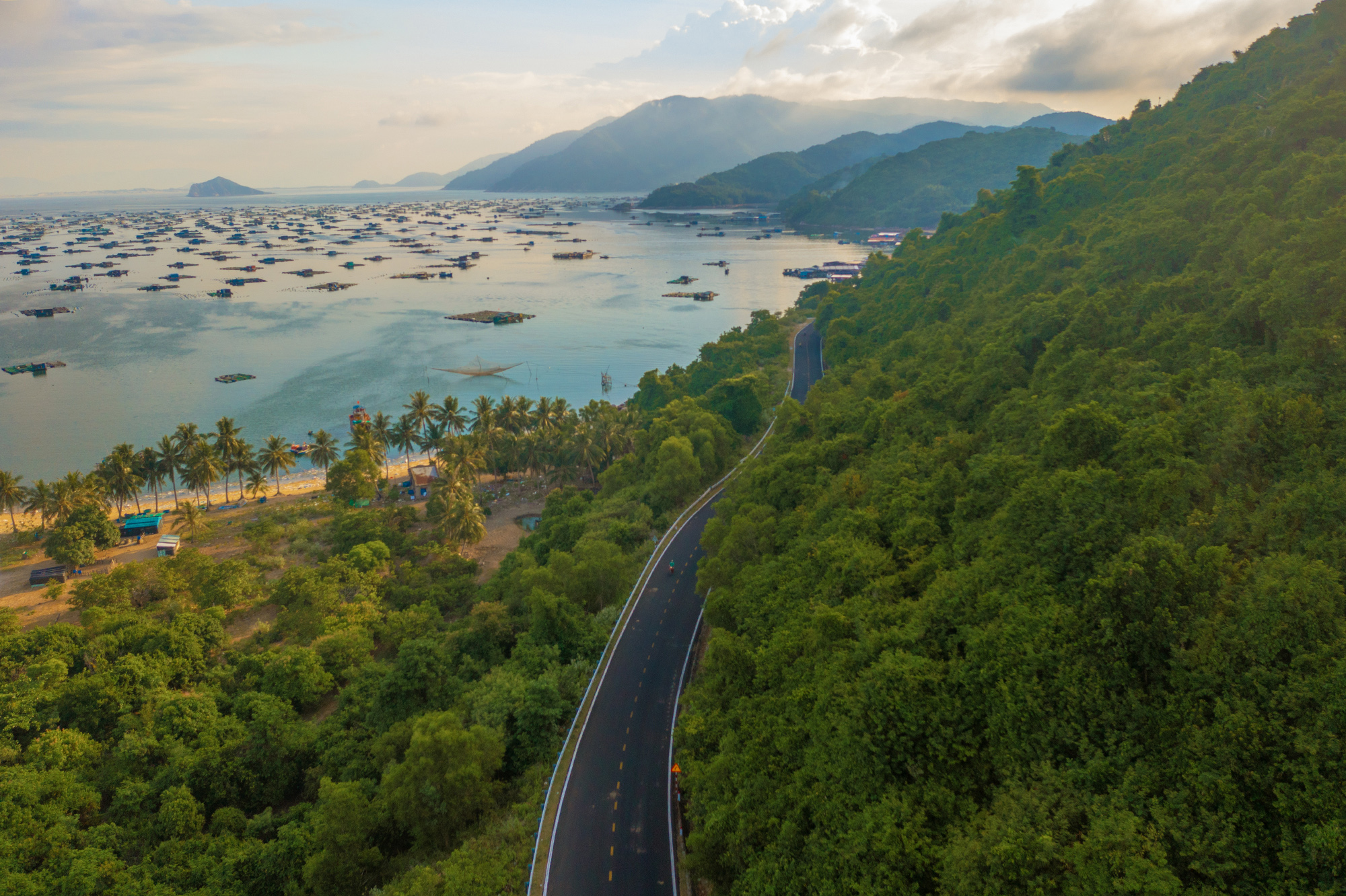 Vịnh biển hoang sơ, là nơi nuôi tôm hùm đang được kêu gọi đầu tư 20.000 tỷ để lột xác thành khu du lịch cao cấp- Ảnh 11.