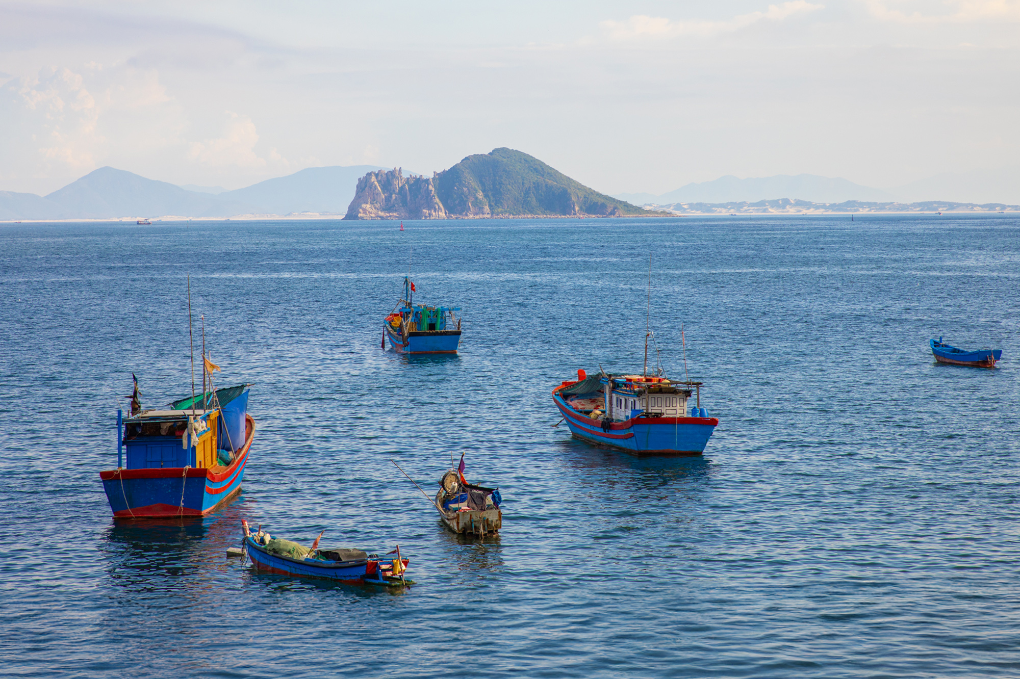 Vịnh biển hoang sơ, là nơi nuôi tôm hùm đang được kêu gọi đầu tư 20.000 tỷ để lột xác thành khu du lịch cao cấp- Ảnh 12.