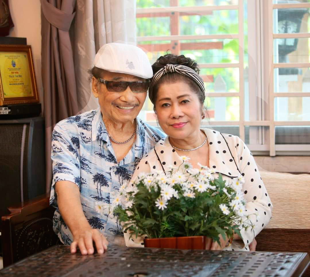 Nam nghệ sĩ được phong NSND ở tuổi 61: Có con gái là diva hàng đầu Việt Nam, U90 sống hạnh phúc bên bà xã kém 18 tuổi- Ảnh 4. Nam nghệ sĩ được phong NSND ở tuổi 61: Có con gái là diva hàng đầu Việt Nam, U90 sống hạnh phúc bên bà xã kém 18 tuổi- Ảnh 4.