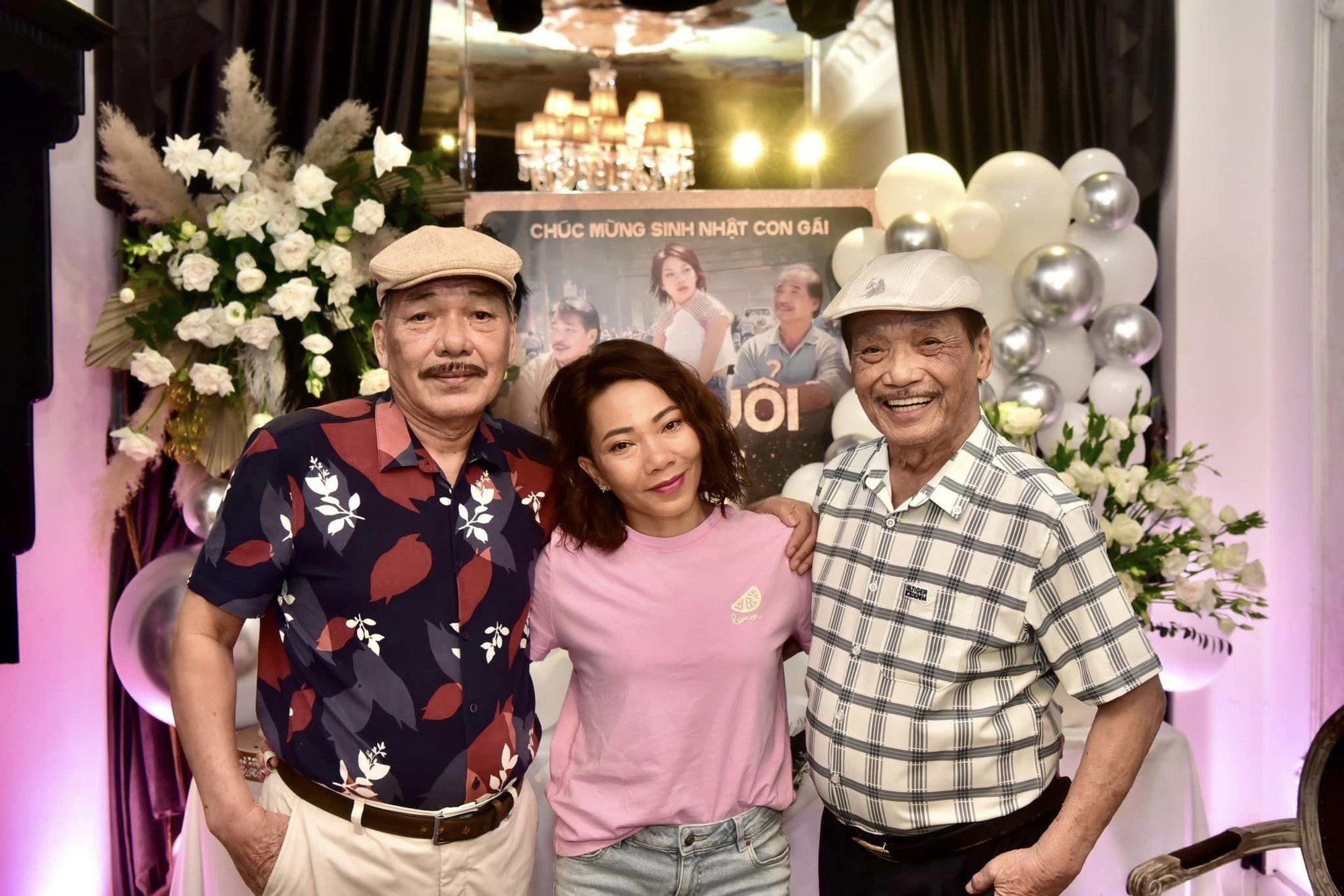 Nam nghệ sĩ được phong NSND ở tuổi 61: Có con gái là diva hàng đầu Việt Nam, U90 sống hạnh phúc bên bà xã kém 18 tuổi- Ảnh 3. Nam nghệ sĩ được phong NSND ở tuổi 61: Có con gái là diva hàng đầu Việt Nam, U90 sống hạnh phúc bên bà xã kém 18 tuổi- Ảnh 3.