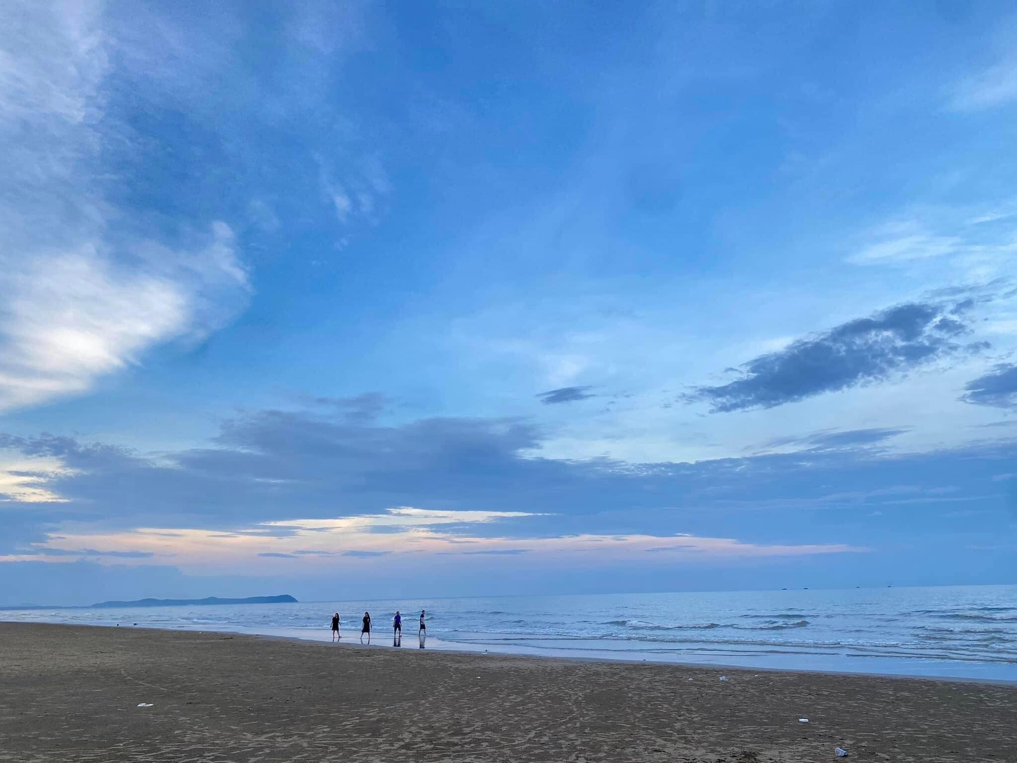 Ngoài Sầm Sơn, Thanh Hoá còn có 1 bãi biển đẹp tự nhiên nhiều du khách chưa biết: Cách thành phố chỉ 20km- Ảnh 5.