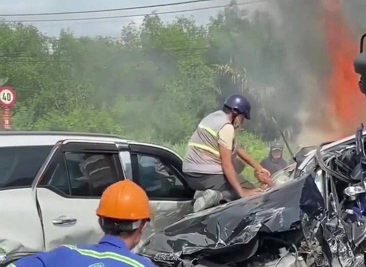 Anh công nhân trực tiếp kéo tay, cứu tài xế trên cầu Phú Mỹ: Từng là giáo viên sư phạm, không dám nhận "người hùng"- Ảnh 5.