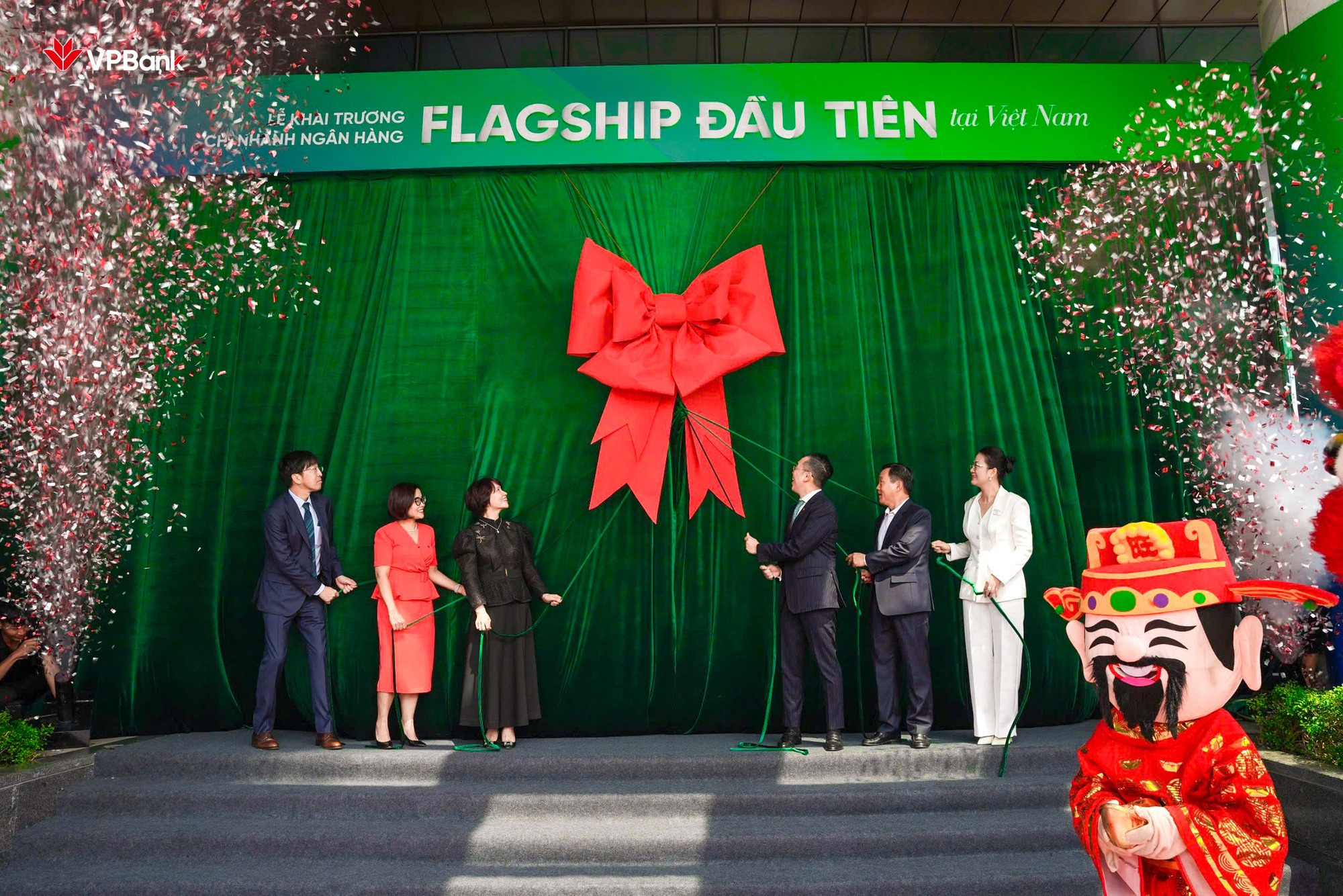 VPBank gây ấn tượng với chi nhánh Flagship đầu tiên tại Việt Nam- Ảnh 1. VPBank gây ấn tượng với chi nhánh Flagship đầu tiên tại Việt Nam- Ảnh 1.