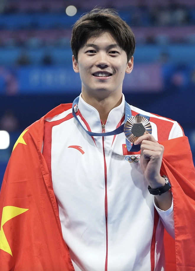 Nam chính mà ngôn tình không dám viết: VĐV từng đoạt HCV Olympic, đang học Tiến sĩ, cao 1m92, mặt đẹp và còn là thiếu gia nhà giàu- Ảnh 2. Nam chính mà ngôn tình không dám viết: VĐV từng đoạt HCV Olympic, đang học Tiến sĩ, cao 1m92, mặt đẹp và còn là thiếu gia nhà giàu- Ảnh 2.