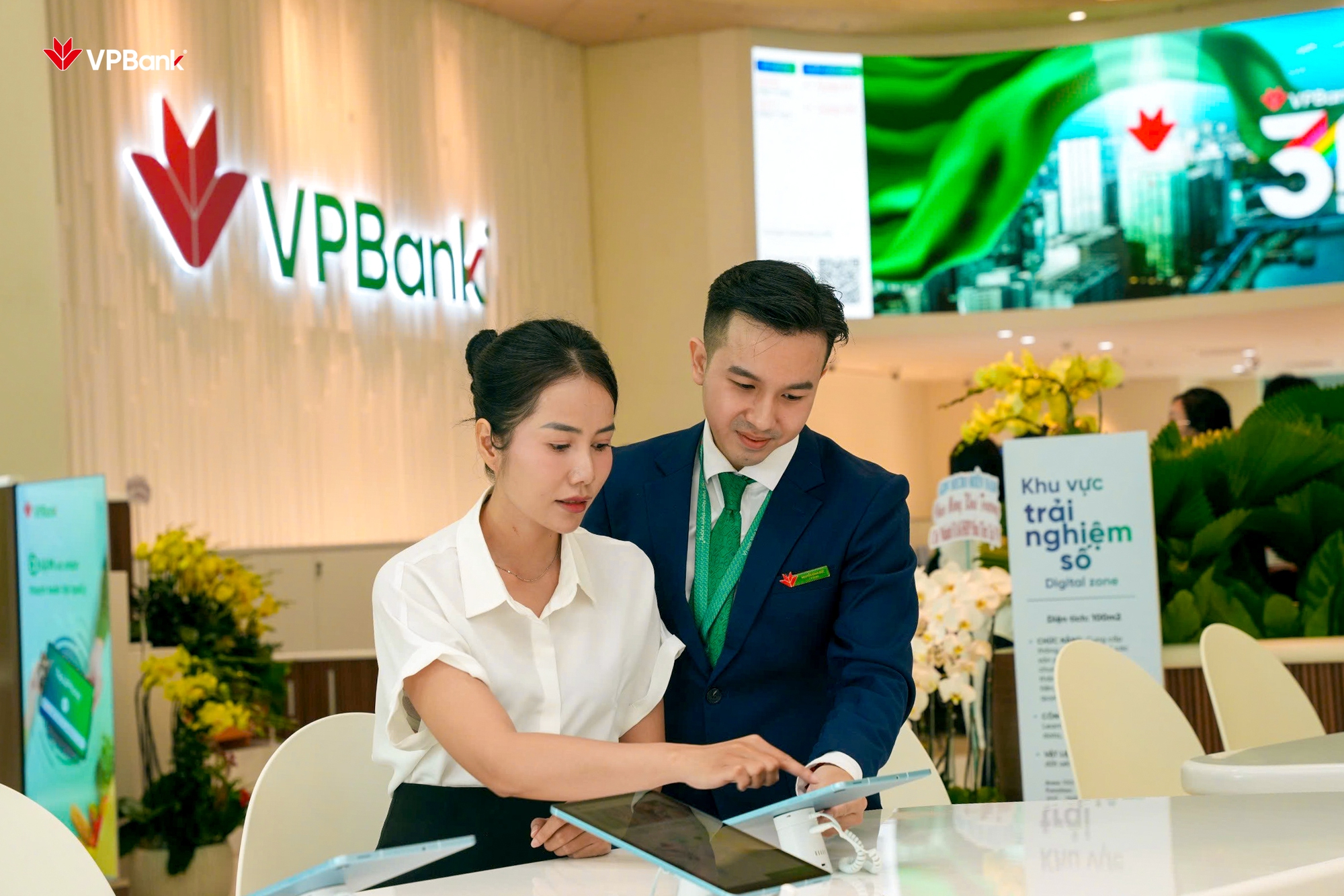 VPBank gây ấn tượng với chi nhánh Flagship đầu tiên tại Việt Nam- Ảnh 3. VPBank gây ấn tượng với chi nhánh Flagship đầu tiên tại Việt Nam- Ảnh 3.