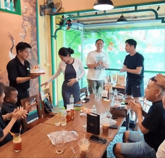 "Chị em rọt" Hằng Du Mục và Quang Linh Vlogs thân thiết nhau như thế nào?- Ảnh 15. "Chị em rọt" Hằng Du Mục và Quang Linh Vlogs thân thiết nhau như thế nào?- Ảnh 15.